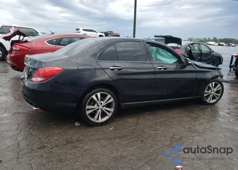 2015 Mercedes-Benz C 300 z USA, uszkodzony, nr VIN 55SWF4JB9FU089172